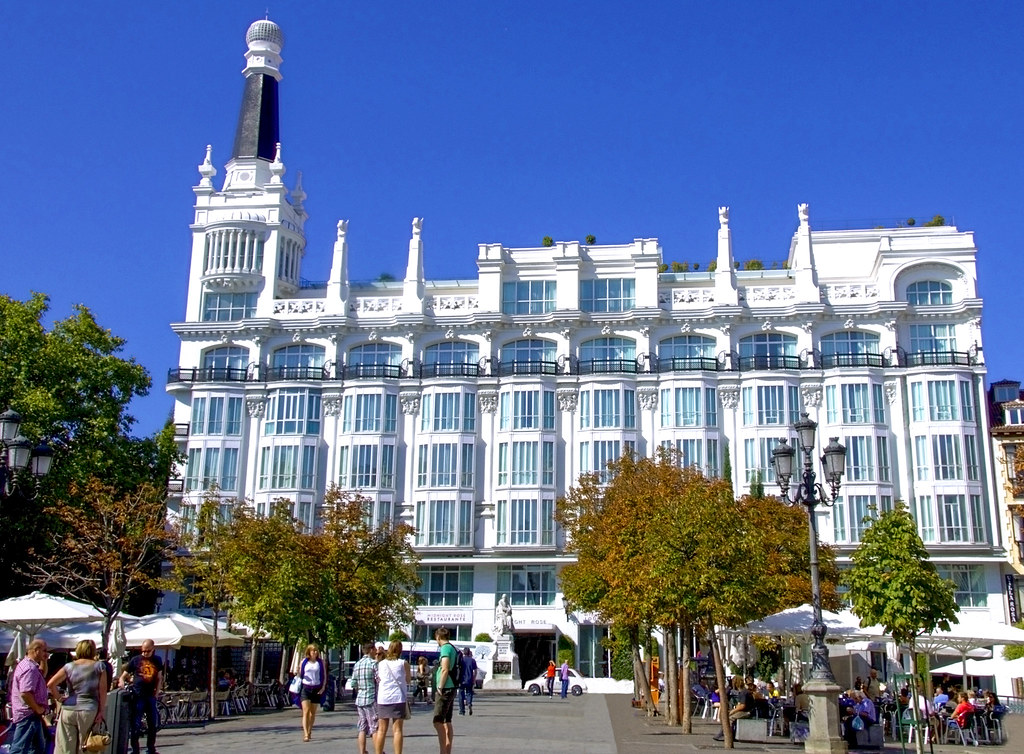 Plaza Santa Ana en el Barrio de las Letras Madrid